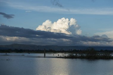 Kamboçya, Anlong Veng - Kasım, 2017: The Ta Mok Lake, kasaba, Anlong Veng Northwaest Kamboçya Oddar Meanchey il.  