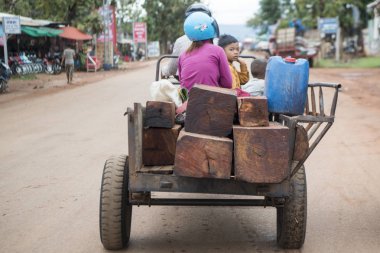 Kamboçya, Anlong Veng - Kasım, 2017: Bir taşıma şehir merkezinde, şehir Anlong Veng Northwaest Kamboçya Oddar Meanchey il.