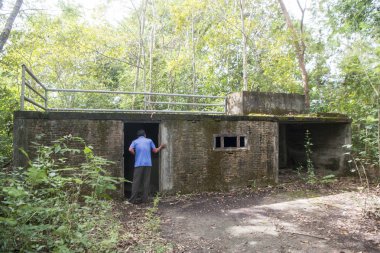 Kamboçya, Anlong Veng - Kasım, 2017: Choam town yakınındaki ve kuzeyinde kasaba, Anlong Veng Northwaest Kamboçya Oddar Meanchey il Dangrek dağ dizi ormanda Pol Pot hanesi.  