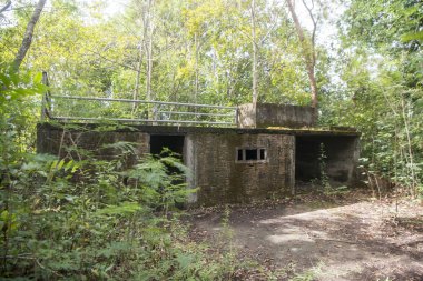Kamboçya, Anlong Veng - Kasım, 2017: Choam town yakınındaki ve kuzeyinde kasaba, Anlong Veng Northwaest Kamboçya Oddar Meanchey il Dangrek dağ dizi ormanda Pol Pot hanesi.  
