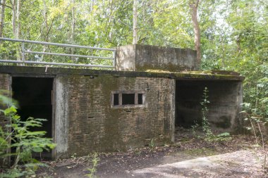 Kamboçya, Anlong Veng - Kasım, 2017: Choam town yakınındaki ve kuzeyinde kasaba, Anlong Veng Northwaest Kamboçya Oddar Meanchey il Dangrek dağ dizi ormanda Pol Pot hanesi.  