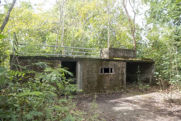 Kamboçya, Anlong Veng - Kasım, 2017: Choam town yakınındaki ve kuzeyinde kasaba, Anlong Veng Northwaest Kamboçya Oddar Meanchey il Dangrek dağ dizi ormanda Pol Pot hanesi.  
