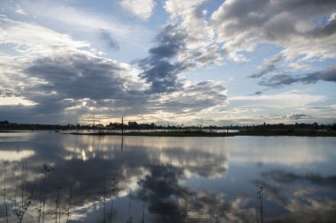 Kamboçya, Anlong Veng - Kasım, 2017: The Ta Mok Lake, kasaba, Anlong Veng Northwaest Kamboçya Oddar Meanchey il.  