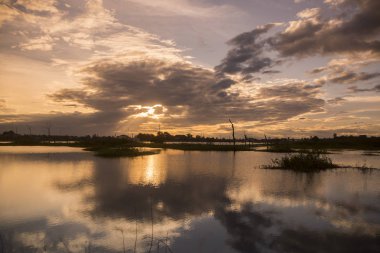 Kamboçya, Anlong Veng - Kasım, 2017: The Ta Mok Lake, kasaba, Anlong Veng Northwaest Kamboçya Oddar Meanchey il.  