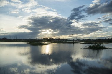 Kamboçya, Anlong Veng - Kasım, 2017: The Ta Mok Lake, kasaba, Anlong Veng Northwaest Kamboçya Oddar Meanchey il.  