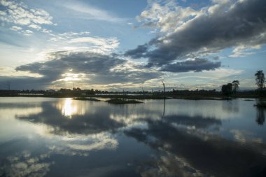 Kamboçya, Anlong Veng - Kasım, 2017: The Ta Mok Lake, kasaba, Anlong Veng Northwaest Kamboçya Oddar Meanchey il.  