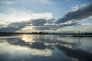 Kamboçya, Anlong Veng - Kasım, 2017: The Ta Mok Lake, kasaba, Anlong Veng Northwaest Kamboçya Oddar Meanchey il.  