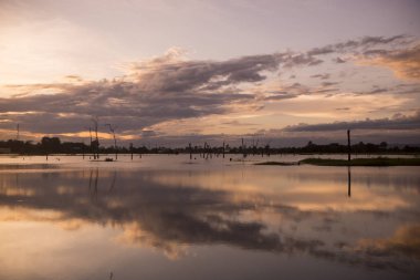 Kamboçya, Anlong Veng - Kasım, 2017: The Ta Mok Lake, kasaba, Anlong Veng Northwaest Kamboçya Oddar Meanchey il.  