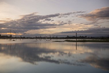 Kamboçya, Anlong Veng - Kasım, 2017: The Ta Mok Lake, kasaba, Anlong Veng Northwaest Kamboçya Oddar Meanchey il.  