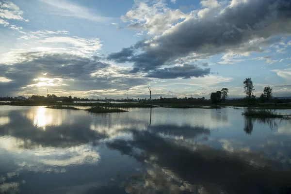 Kamboçya, Anlong Veng - Kasım, 2017: The Ta Mok Lake, kasaba, Anlong Veng Northwaest Kamboçya Oddar Meanchey il.  