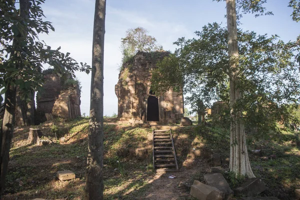 Kamboçya, Anlong Veng - Kasım, 2017: Khmer tapınaklar Prasat Trapeang oddar Meanchey Northwaest Kamboçya'da ilinin doğusunda Anlong Veng şehir.  