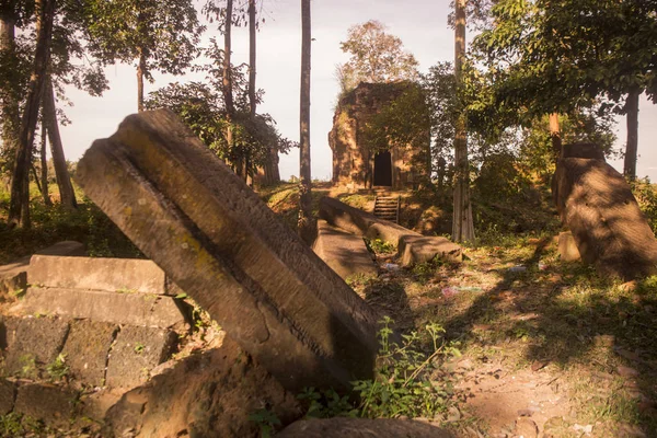 Kamboçya, Anlong Veng - Kasım, 2017: Khmer tapınaklar Prasat Trapeang oddar Meanchey Northwaest Kamboçya'da ilinin doğusunda Anlong Veng şehir.  