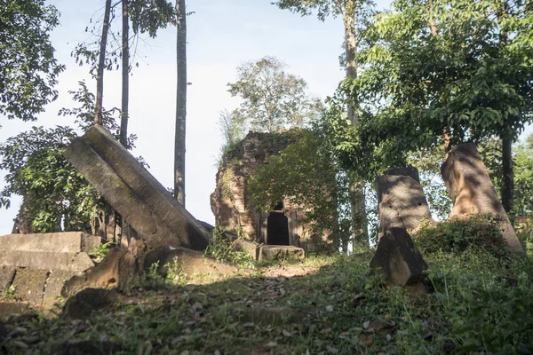 Kamboçya, Anlong Veng - Kasım, 2017: Khmer tapınaklar Prasat Trapeang oddar Meanchey Northwaest Kamboçya'da ilinin doğusunda Anlong Veng şehir.  