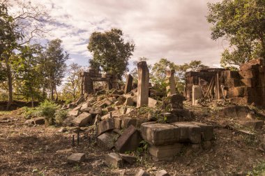 Kamboçya, Sra Em - Kasım, 2017: Khmer tapınağı, Prasat Kuck Prasat Neak Buos kuzeyinde şehir Northwaest Kamboçya Preah Vihear Sra Em kasabanın doğusunda yakın.