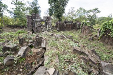 Kamboçya, Sra Em - Kasım, 2017: Khmer tapınağı, Prasat Kuck Prasat Neak Buos kuzeyinde şehir Northwaest Kamboçya Preah Vihear Sra Em kasabanın doğusunda yakın.