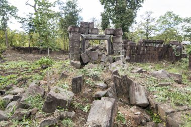 Kamboçya, Sra Em - Kasım, 2017: Khmer tapınağı, Prasat Kuck Prasat Neak Buos kuzeyinde şehir Northwaest Kamboçya Preah Vihear Sra Em kasabanın doğusunda yakın.