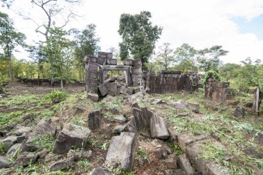 Kamboçya, Sra Em - Kasım, 2017: Khmer tapınağı, Prasat Kuck Prasat Neak Buos kuzeyinde şehir Northwaest Kamboçya Preah Vihear Sra Em kasabanın doğusunda yakın.