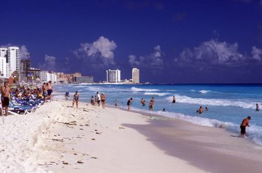 Meksika, Cancun - Ocak 2009: A Beach Cancun Yucatan içinde il Quintana Roo Meksika Orta Amerika'da üzerinde yakınındaki.  
