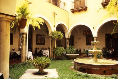 Meksika, Valladolid - Ocak, 2009: A restoran ve otel, sömürge ve eski şehir Valladolid Yucatan içinde il Quintana Roo Meksika Orta Amerika'da üzerinde.  
