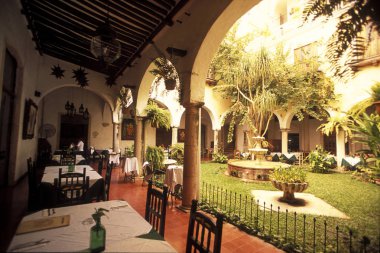 Meksika, Valladolid - Ocak, 2009: A restoran ve otel, sömürge ve eski şehir Valladolid Yucatan içinde il Quintana Roo Meksika Orta Amerika'da üzerinde.  