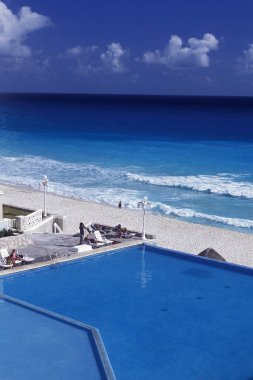 Meksika, Cancun - Ocak 2009: A Beach Cancun Yucatan içinde il Quintana Roo Meksika Orta Amerika'da üzerinde yakınındaki.  