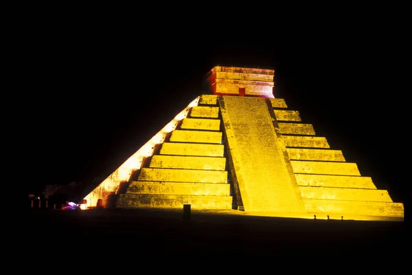 墨西哥岛 Mujeres 2009年1月 玛雅废墟与鸡察的库库尔坎金字塔在省尤卡坦半岛在墨西哥在中美洲 — 图库照片