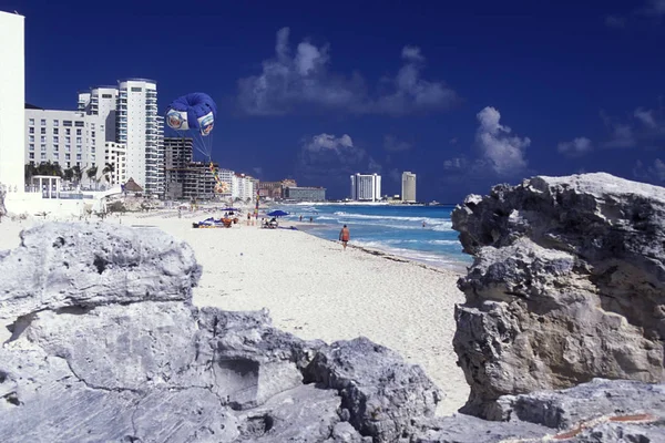 Meksika, Cancun - Ocak 2009: A Beach Cancun Yucatan içinde il Quintana Roo Meksika Orta Amerika'da üzerinde yakınındaki.  