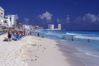 Meksika, Cancun - Ocak 2009: A Beach Cancun Yucatan içinde il Quintana Roo Meksika Orta Amerika'da üzerinde yakınındaki.  