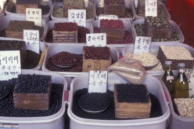 Tahıl ve fasulye Eastaasia Güney Kore'de Seoul şehir piyasada. Southkorea, Seoul, Mayıs 2006