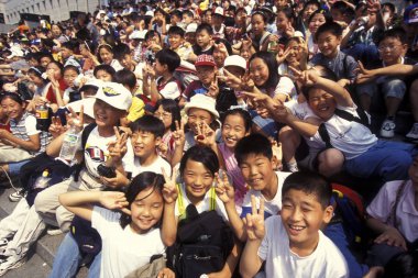 Çocuklara Eastaasia Güney Kore'de Seoul city, Kore Savaşı Memorial Anıtı. Southkorea, Seoul, Mayıs 2006