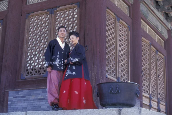 Históricamente Vestidos Personas Gyeongbokgung Kyongbokkung Palace Ciudad Seúl Corea Del — Foto de Stock