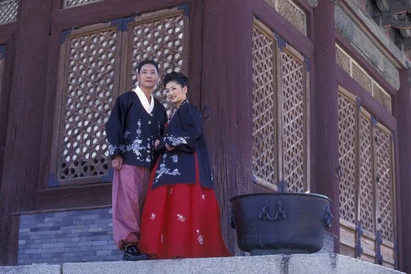 Históricamente Vestidos Personas Gyeongbokgung Kyongbokkung Palace Ciudad Seúl Corea Del — Foto de Stock