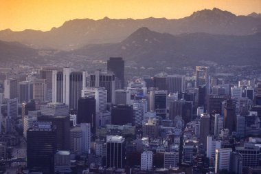 Seul Kulesi'Eastaasia Güney Kore'de Seul şehir merkezinde görünümden. Southkorea, Seoul, Mayıs 2006