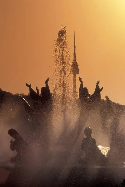 Una Fuente Agua Parque Con Torre Seúl Ciudad Seúl Corea — Foto de Stock