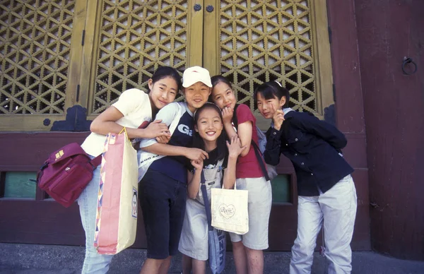 Люди Кёнбокгуне Дворце Кёнбоккун Городе Сеул Южной Корее Восточной Азии — стоковое фото