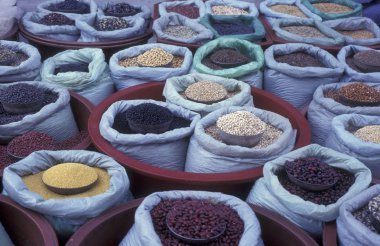 Tahıl ve fasulye Eastaasia Güney Kore'de Seoul şehir piyasada. Southkorea, Seoul, Mayıs 2006