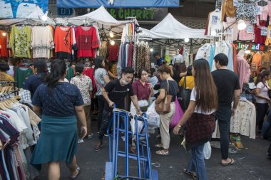 Southeastasia Tayland Bangkok şehir Pratunam Tekstil piyasasında giyim pazarında. Tayland, Bangkok, Kasım, 2018
