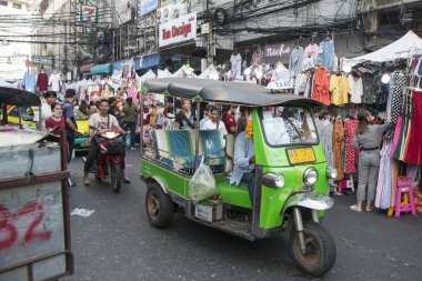 Southeastasia Tayland Bangkok şehir Pratunam Tekstil piyasasında giyim pazarında. Tayland, Bangkok, Kasım, 2018