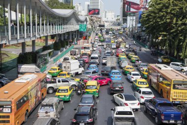 Pratunam Southeastasia Tayland Bangkok şehir, trafik olan yol. Tayland, Bangkok, Kasım, 2018