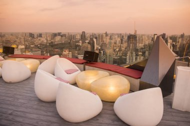 gece ve Cru Bar Centara Grand Hotel Southeastasia Tayland Bangkok şehir görünümünden Bangkok manzarası. Tayland, Bangkok, Kasım, 2018