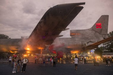 akşam bir uçağa Southeastasia Tayland Bangkok şehir kuzeyinde chang chui uçak pazarında. Tayland, Bangkok, Kasım, 2018