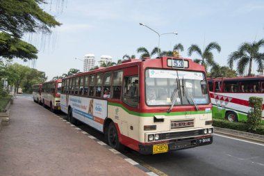 bir halk otobüsü Banglamphu Southeastasia Tayland Bangkok şehir içinde. Tayland, Bangkok, Kasım, 2018