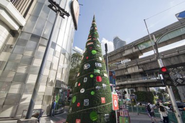 bir Noel ağacı Terminal 21 Alışveriş Sukhumvit Southeastasia Tayland Bangkok şehir. Tayland, Bangkok, Kasım, 2018