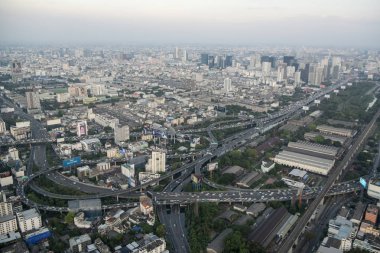 bir yol ve trafik Baiyoke Sky Hotel Southeastasia Tayland Bangkok şehir görünümünde. Tayland, Bangkok, Kasım, 2018