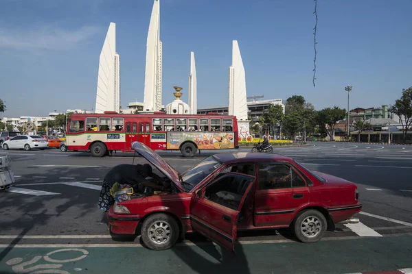 Une Panne Voiture Monument Démocratie Bangladesh Dans Ville Bangkok Thaïlande — Photo