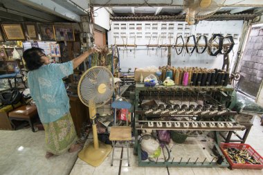 İpek üretimi ve fabrika Aood Bankura Tay ipek köy Baan Khrua Siam Square Southeastasia Tayland Bangkok şehir, ipek. Tayland, Bangkok, Kasım, 2018