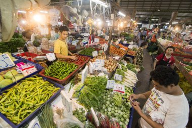 meyve ve sebze pazarı Khlong Toey piyasada Khlong Toey Southeastasia Tayland Bangkok şehir, insanlar. Tayland, Bangkok, Kasım, 2018