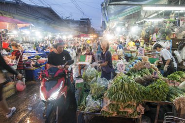 meyve ve sebze pazarı Khlong Toey piyasada Khlong Toey Southeastasia Tayland Bangkok şehir, insanlar. Tayland, Bangkok, Kasım, 2018