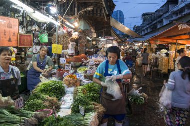 meyve ve sebze pazarı Khlong Toey piyasada Khlong Toey Southeastasia Tayland Bangkok şehir, insanlar. Tayland, Bangkok, Kasım, 2018