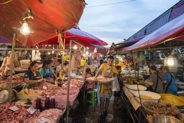 et pazarı gıda Khlong Toey Southeastasia Tayland Bangkok şehir Khlong Toey pazarda markette. Tayland, Bangkok, Kasım, 2018